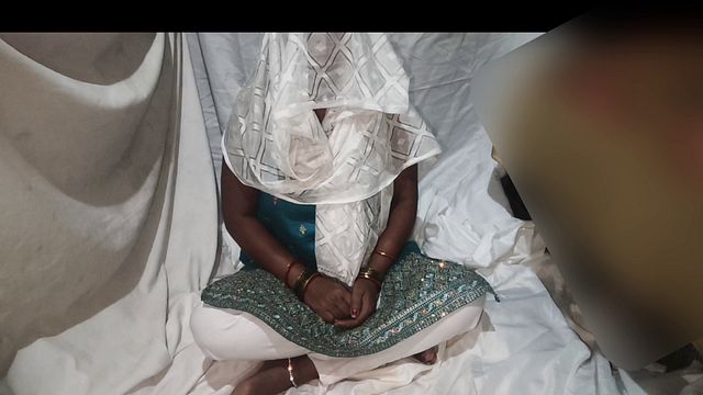 Desi Indian Stepsister Strips in Bra and Dresses Up for Hot Full HD Desi Sex Videos