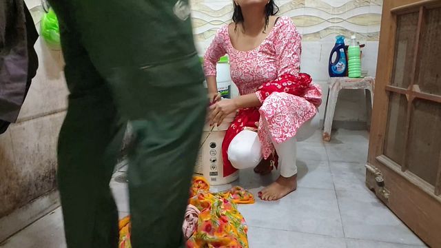 Indian Bhabhi Gets Fucked Hard Washing Clothes in Bath